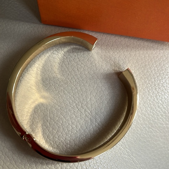 Alexys Ryan bracelet that opens. Reads bravery…push past fear excellent cond! - Picture 5 of 8